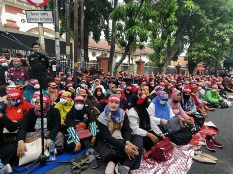 Ribuan Simpatisan MSAT Penuhi PN Surabaya Jelang Sidang Putusan Suara