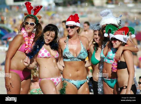 Frauen Strand Bikini Hi Res Stock Photography And Images Alamy