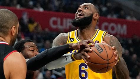 LeBron James Injured As LA Lakers Lose To Clippers