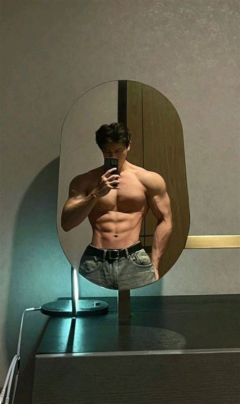 Pin by Natalia Tabares on رومانسية Gym guys Hot men bodies Gym boy