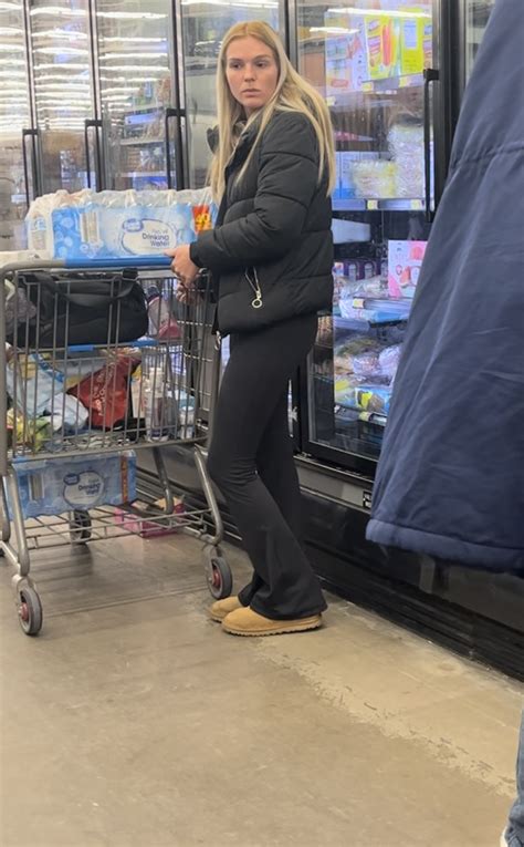 Hot Blonde With Flare Leggings Spandex Leggings Yoga Pants Forum