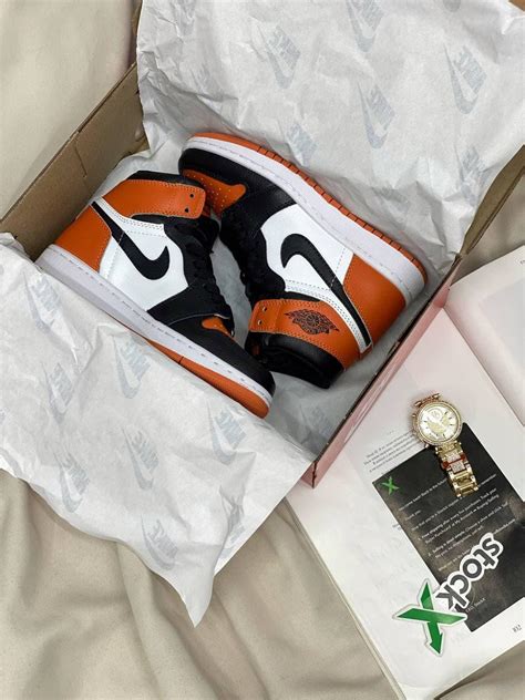 Купить Женские кроссовки Nike Air Jordan Retro High Orange (оранжевые ...