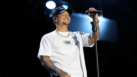 Who Is Vmas Performer Kane Brown The First Male Country Singer To Take The Award Show S Stage