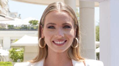 Amandine Petit Sexy Dans Un Bikini Triangle Et Culotte Cut Out Femme Actuelle Le MAG