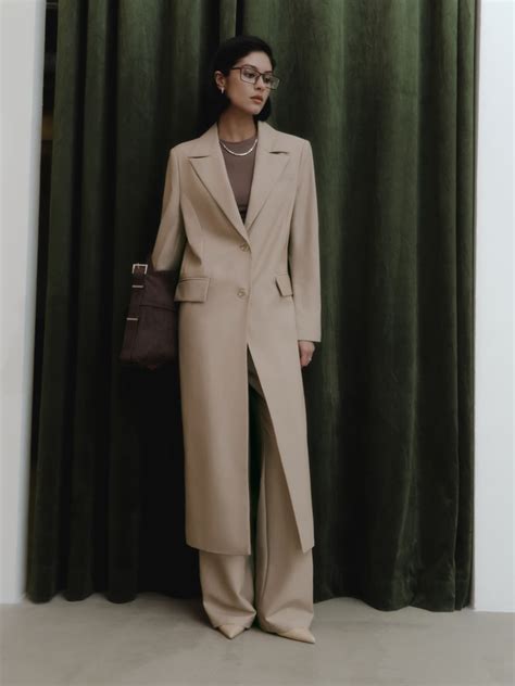 Тренч миди из костюмной ткани :: LICHI - Online fashion store