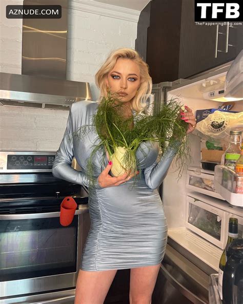 Caroline Vreeland Sexy Poses Showing Off Her Hot Boobs In The Kitchen In A Social Media
