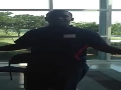 Sex Ed Teacher Isn T Allowed To Properly Teach Condom Use Finds A Workaround Video Izismile