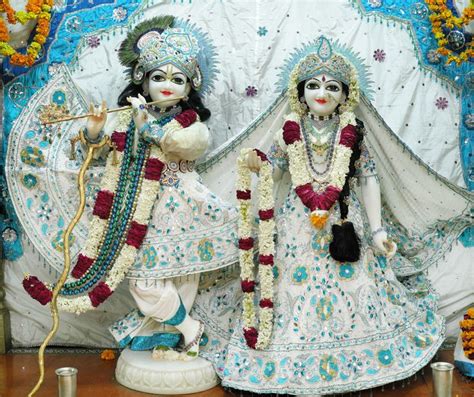 Sri Radha Vrindavan Chandra | Radha krishna pictures, Radhe krishna ...