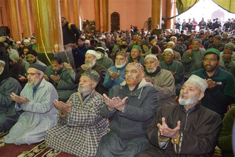 Friday Prayers Held In Srinagar S Jamia Masjid After Weeks