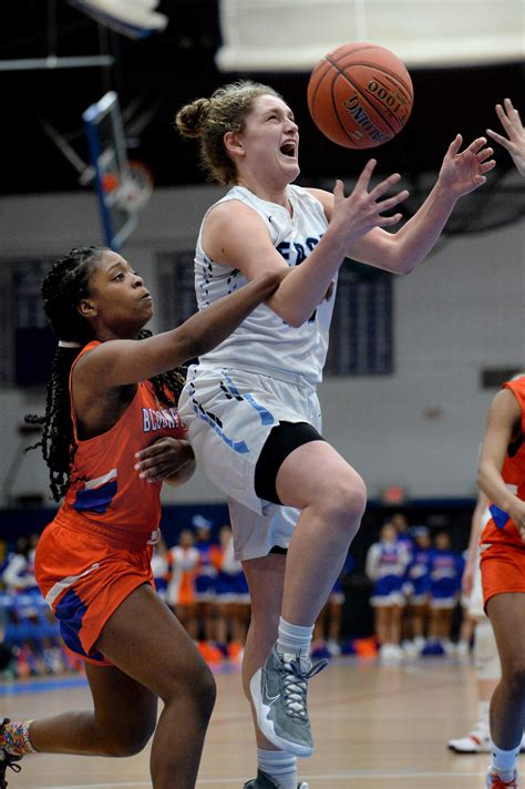 Girls basketball: East Catholic, E.O. Smith roll into CCC championship