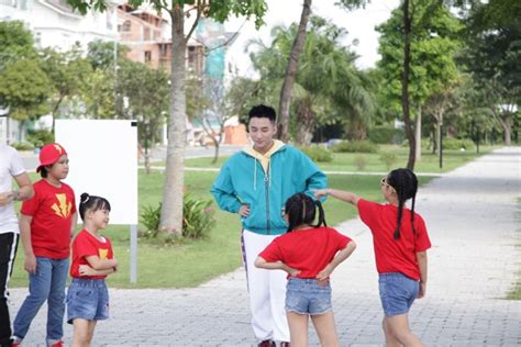 Hết tung clip hot Sơn Tùng M TP lại làm fan rụng rời với ảnh hậu trường cực cute