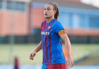 À 27 ans Alexia Putellas capitaine de l équipe du FC Barcelone a