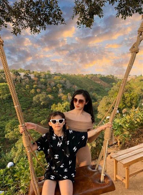 Sau 7 năm gây bão MXH hot girl bánh tráng trộn Đà Lạt ngày càng sang chảnh khó nhận ra