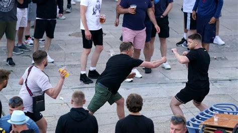 Uefa Champions League Peleas Callejeras Y Terror Por Los Hooligans En