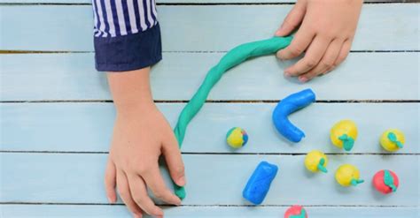 Yuk Bikin Homemade Playdough Bersama Si Kecil