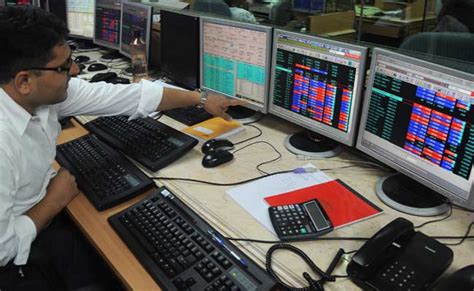 Sensex Extends Gains Surges 400 Points Led By Gains In Banking It Stocks