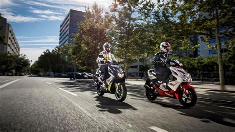 Fotos Yamaha Aerox R Naked