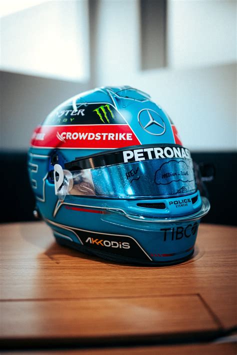 George Russell helmet design for Austria GP 2022 [ 2731 x 4096 ] : r/F1Porn