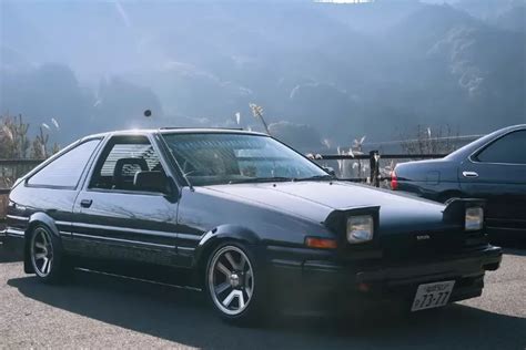 Toyota AE86 spesifikasi, Mobil Legendaris yang dikendarai Takumi ...