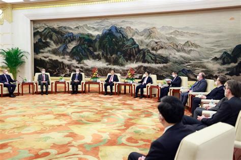 Chinese Premier Holds Symposium With Foreign Experts In China