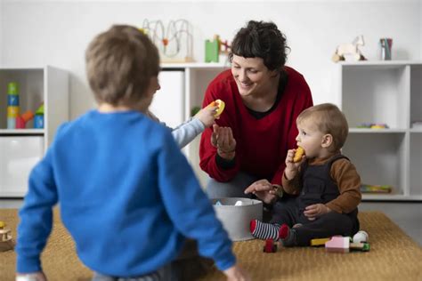 Auxiliar de Creche: salário, função e escolaridade