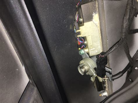 Соленоид багажника — Audi A4 (B6), 2,5 л, 2001 года | запчасти | DRIVE2