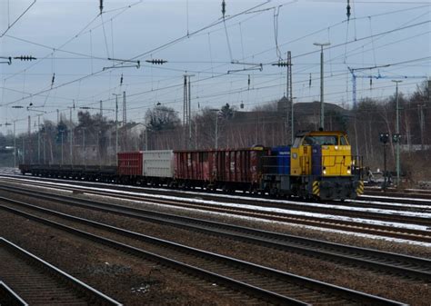 Eine V 156 der Teutoburger Wald Eisenbahn mit einem Güterzug am 17 02