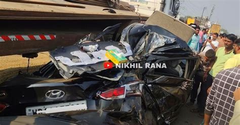 Hyundai Verna Crushed Between 2 Trucks Passengers Escape Through Sunroof [video]