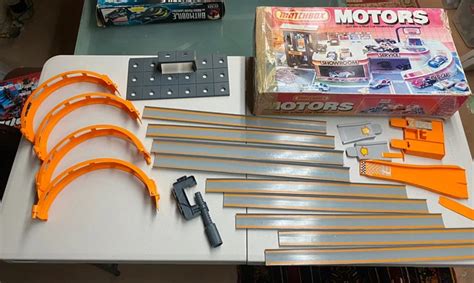 VINTAGE MATTEL HOT Wheels Track And Parts Matchbox Motors Dealership Box PicClick AU