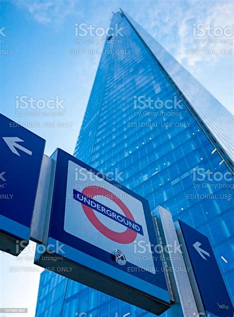 Tanda Stasiun Bawah Tanah London Bridge Dan The Shard Foto Stok Unduh