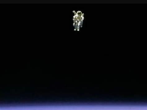 La Historia De La Foto Del Astronauta Flotando En El Espacio Sin