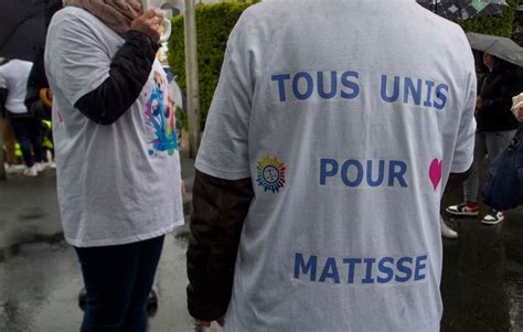 Mort de Matisse à Châteauroux Cercueil blanc fumigènes et maillot de