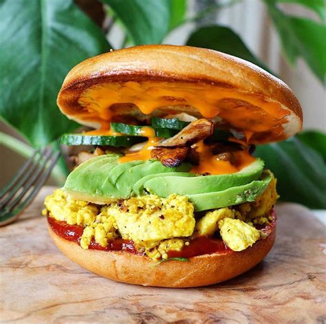 You Could Eat This Scrambled Tofoo Crispy Bagel For Brekkie Lunch Or