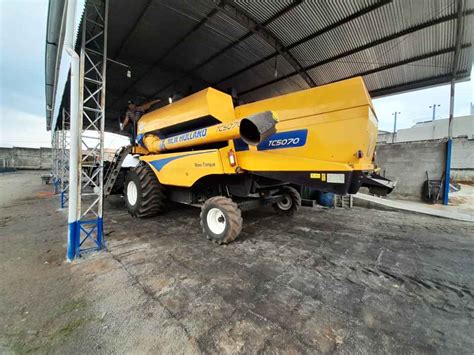 COLHEITADEIRA NEW HOLLAND TC 5070 ANO 2015 PLATAFORMAS DE SOJA E MILHO