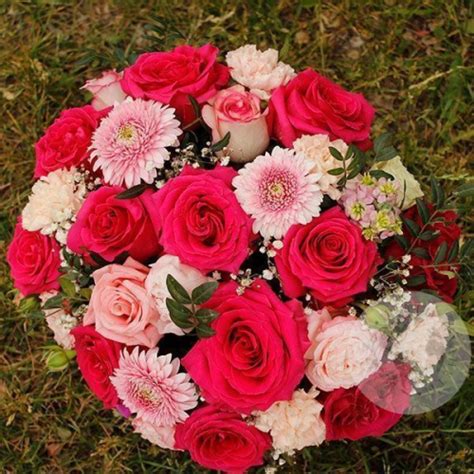 Композиция из роз, пионов и гербер в коробке купить недорого в Москве с ...