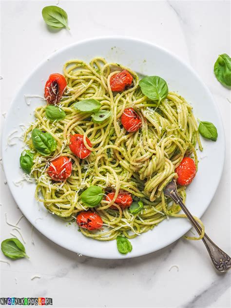 Makaron Z Pesto I Pomidorkami