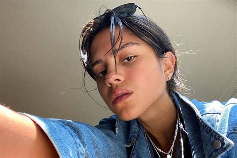 Nova Supergirl Ser Vivida Pela Atriz Latina Sasha Calle Metr Poles