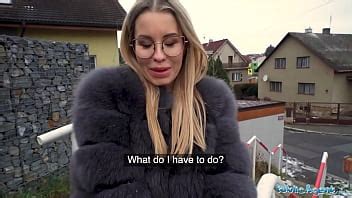 Agente P Blico Milf De Aspecto Atractivo Con Gafas Tiene Un Cuerpo Perfecto Para Una Cogida Dura