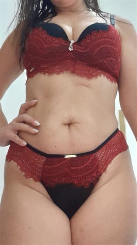 Mulher Gostosa Demais Ficou Se Exibindo De Lingerie Vermelha Mostrando A Xerequinha Cheia De