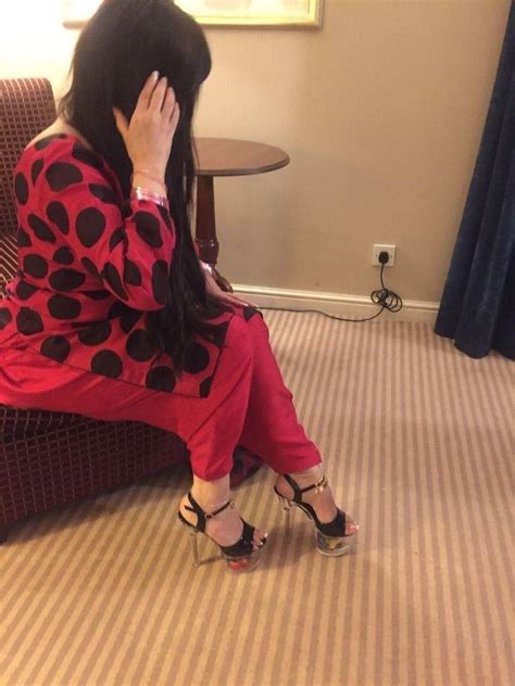 Hot Bhabi Likes To Show Her Boobies Desi New Semi Nude Masked No Face Videos Pics