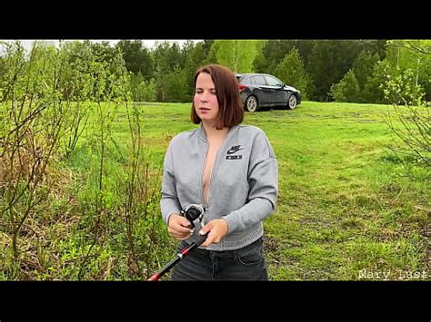 Ella notó a un chico masturbándose y lo ayudó XVIDEOS