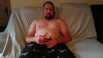 OSO JOVEN JUGANDO CON SU POLLA XVIDEOS