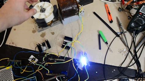 Генератор свободной энергии из магнита - YouTube