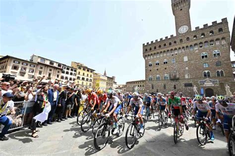 Tour De France Bardet Vince La Prima Tappa Sulla Firenze Rimini Con