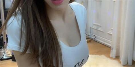 Super Sexy Korean Girl Teasing Her Hot Body Tnaflix