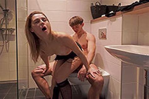 Hot Sex In The Bathroom With A Lovely Babe Fuqer Video
