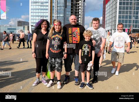 Guns N Roses 2017 Concert Families Wearing Gnr T Shirts Pose At Queen Elizabeth Olympic Park