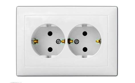 Установка подрозетников для двойных розеток