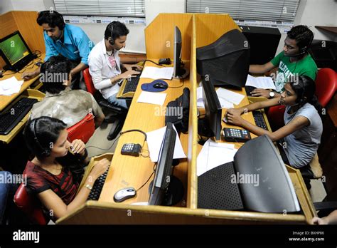 South Asia India Kolkata Calcutta Young Women Work In Call Center