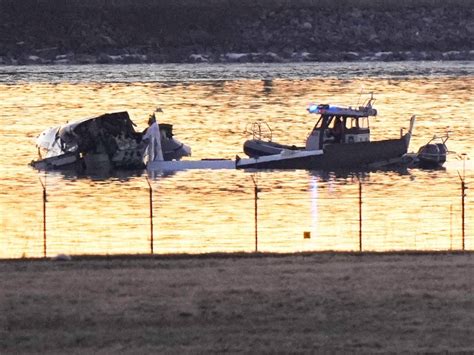MD Divers Search Potomac For Bodies After DC Plane Crash | Annapolis ...